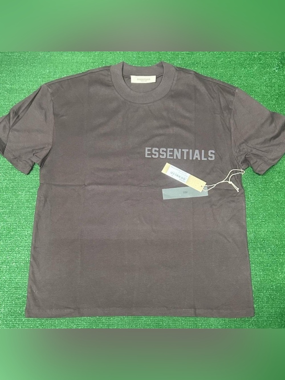 Men’s essentials plum tee size small